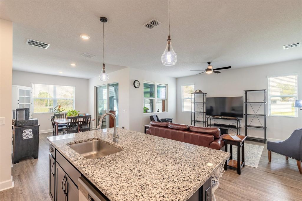 Image 11 of property listing at 1094 RIVER FALLS CIRCLE, Deland, FL 32720