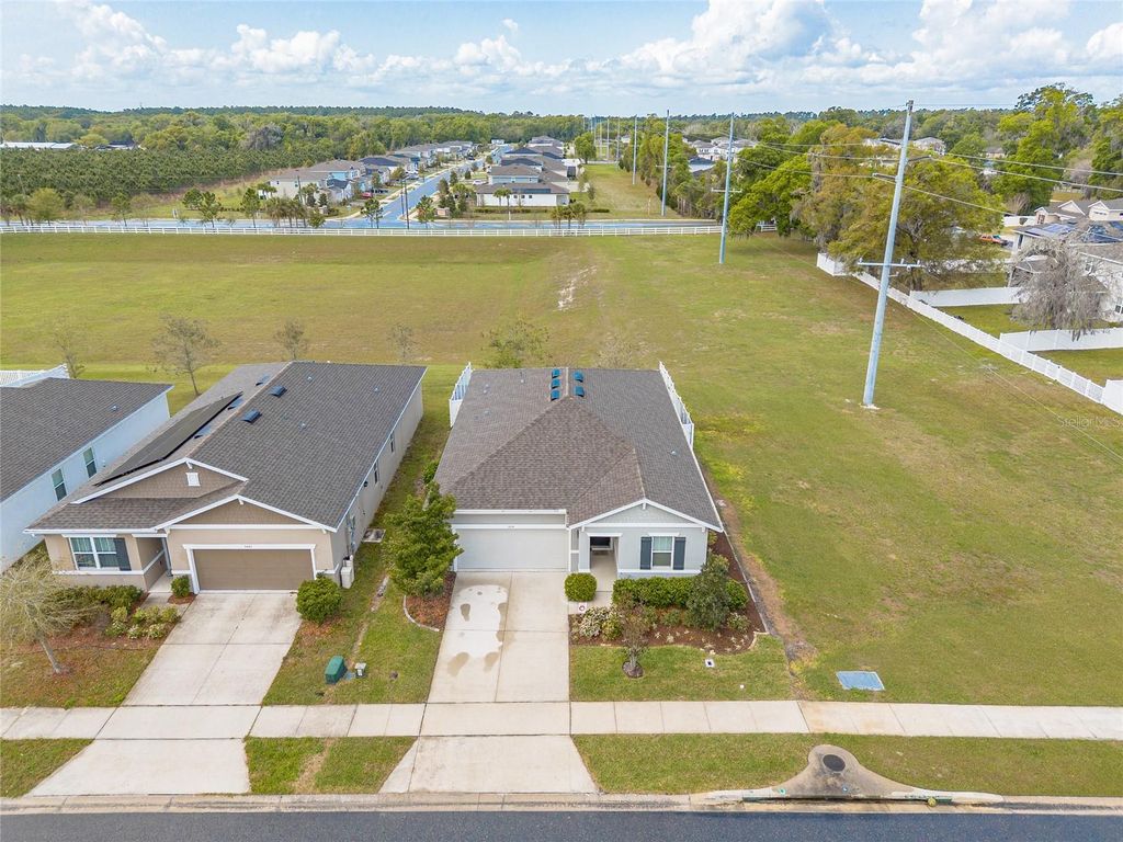 Image 12 of property listing at 1094 RIVER FALLS CIRCLE, Deland, FL 32720