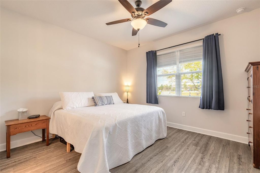 Image 15 of property listing at 1094 RIVER FALLS CIRCLE, Deland, FL 32720