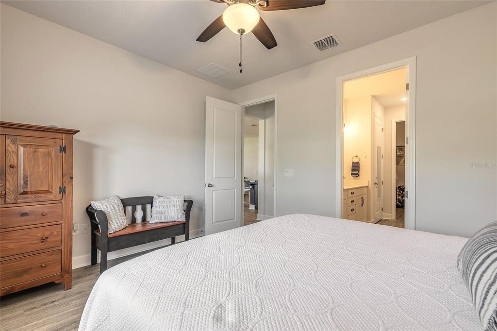 Image 16 of property listing at 1094 RIVER FALLS CIRCLE, Deland, FL 32720