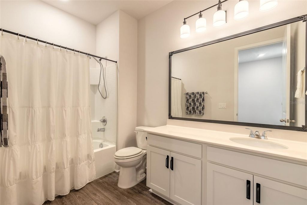 Image 22 of property listing at 1094 RIVER FALLS CIRCLE, Deland, FL 32720