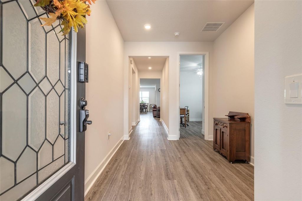 Image 25 of property listing at 1094 RIVER FALLS CIRCLE, Deland, FL 32720