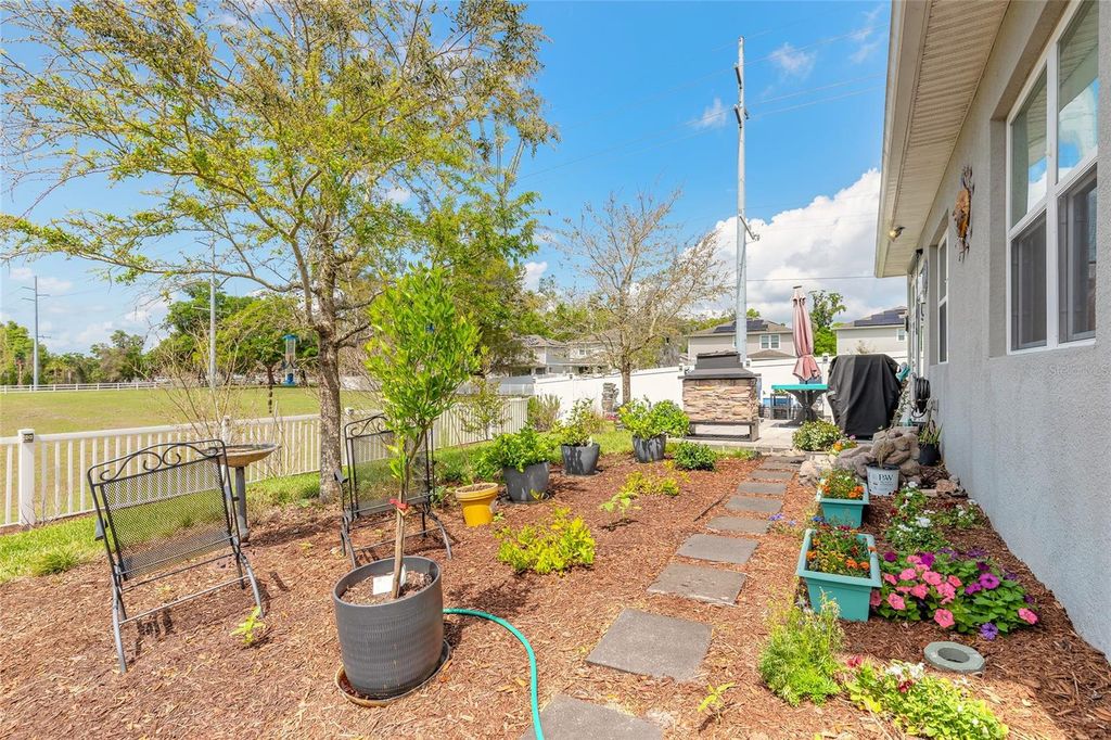 Image 36 of property listing at 1094 RIVER FALLS CIRCLE, Deland, FL 32720