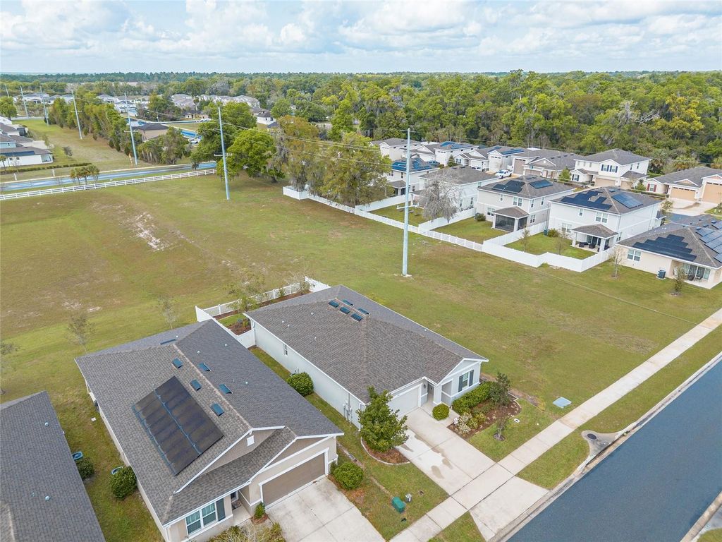 Image 37 of property listing at 1094 RIVER FALLS CIRCLE, Deland, FL 32720