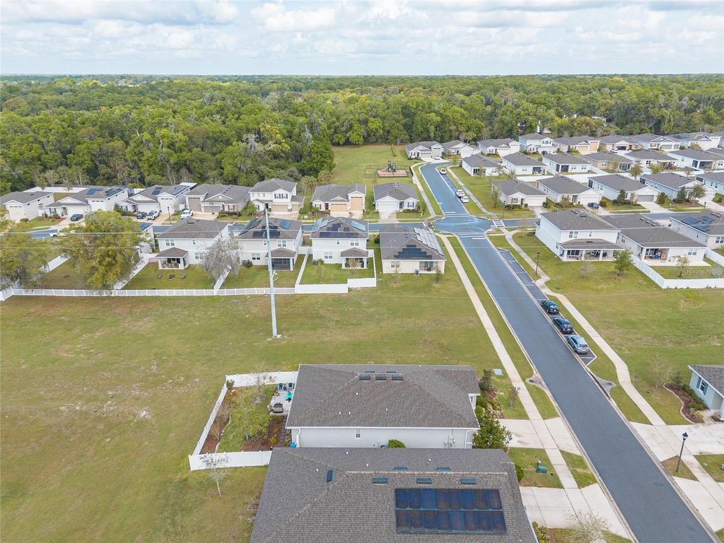 Image 38 of property listing at 1094 RIVER FALLS CIRCLE, Deland, FL 32720