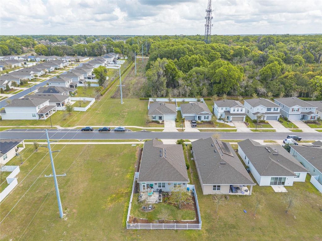 Image 40 of property listing at 1094 RIVER FALLS CIRCLE, Deland, FL 32720