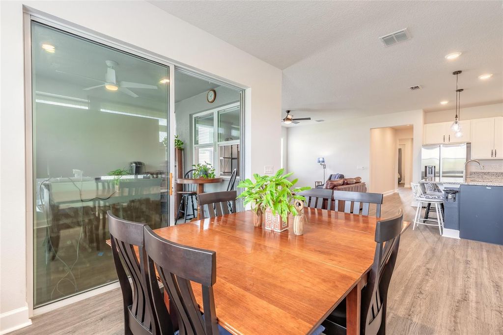 Image 7 of property listing at 1094 RIVER FALLS CIRCLE, Deland, FL 32720