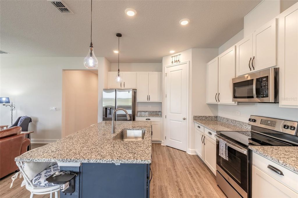 Image 9 of property listing at 1094 RIVER FALLS CIRCLE, Deland, FL 32720