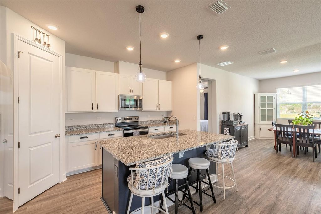 Image 10 of property listing at 1094 RIVER FALLS CIRCLE, Deland, FL 32720