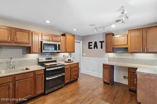 7206 Hollow Creek Rd, Louisville, KY 40228