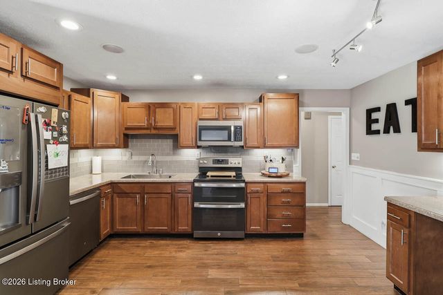 7206 Hollow Creek Rd, Louisville, KY 40228