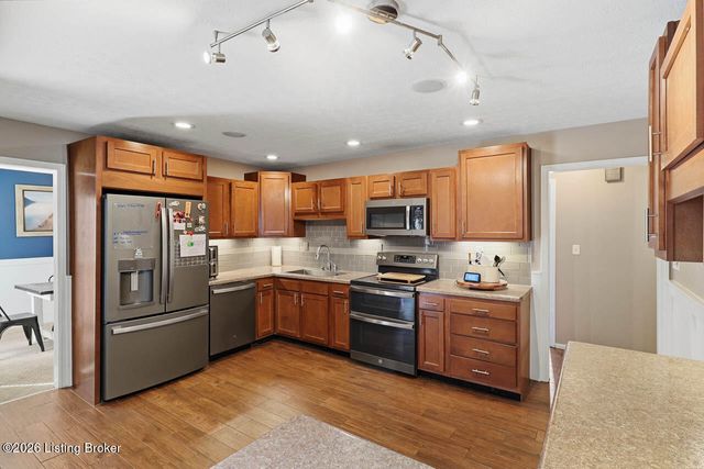 7206 Hollow Creek Rd, Louisville, KY 40228