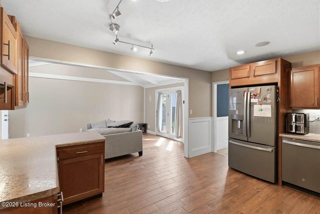 7206 Hollow Creek Rd, Louisville, KY 40228