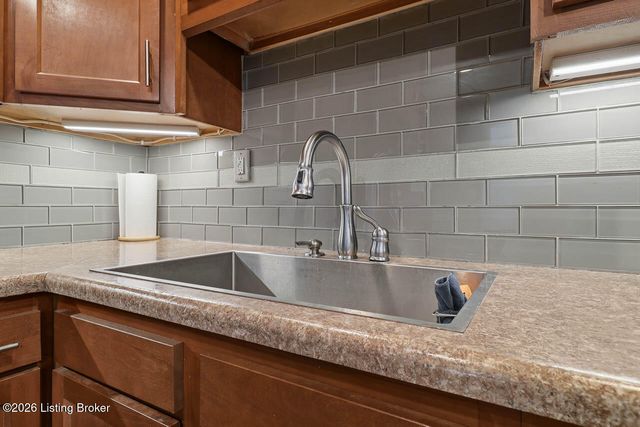 7206 Hollow Creek Rd, Louisville, KY 40228