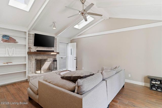 7206 Hollow Creek Rd, Louisville, KY 40228