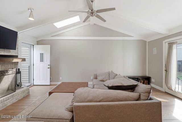 7206 Hollow Creek Rd, Louisville, KY 40228