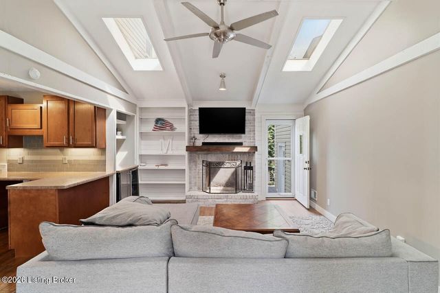 7206 Hollow Creek Rd, Louisville, KY 40228