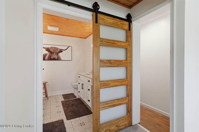 7206 Hollow Creek Rd, Louisville, KY 40228