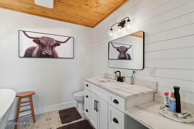 7206 Hollow Creek Rd, Louisville, KY 40228