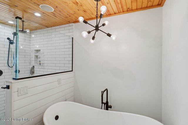 7206 Hollow Creek Rd, Louisville, KY 40228