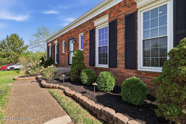 7206 Hollow Creek Rd, Louisville, KY 40228