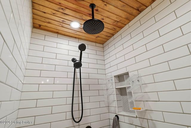 7206 Hollow Creek Rd, Louisville, KY 40228