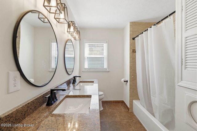 7206 Hollow Creek Rd, Louisville, KY 40228