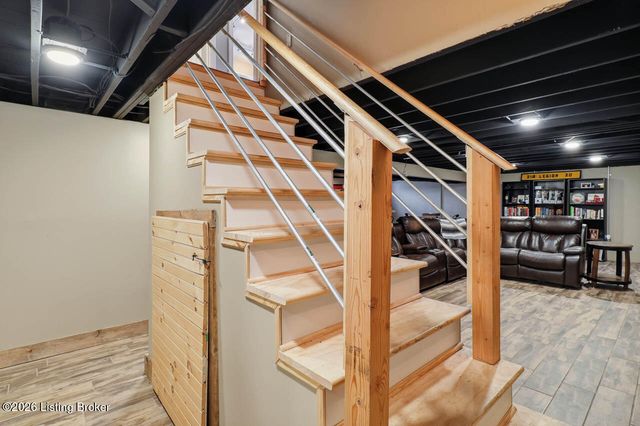 7206 Hollow Creek Rd, Louisville, KY 40228