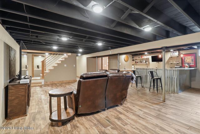 7206 Hollow Creek Rd, Louisville, KY 40228