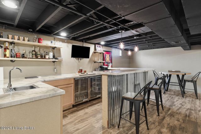 7206 Hollow Creek Rd, Louisville, KY 40228