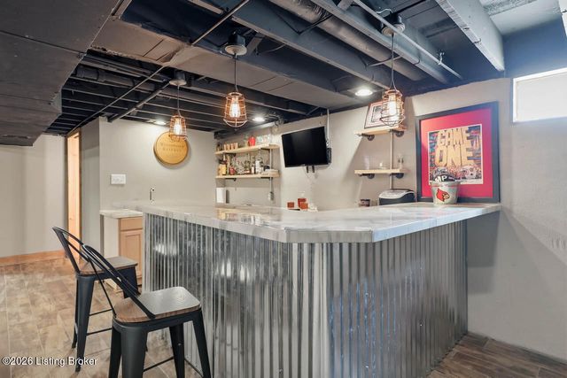 7206 Hollow Creek Rd, Louisville, KY 40228