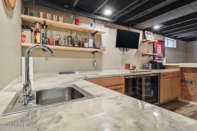 7206 Hollow Creek Rd, Louisville, KY 40228