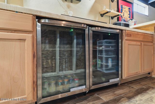 7206 Hollow Creek Rd, Louisville, KY 40228