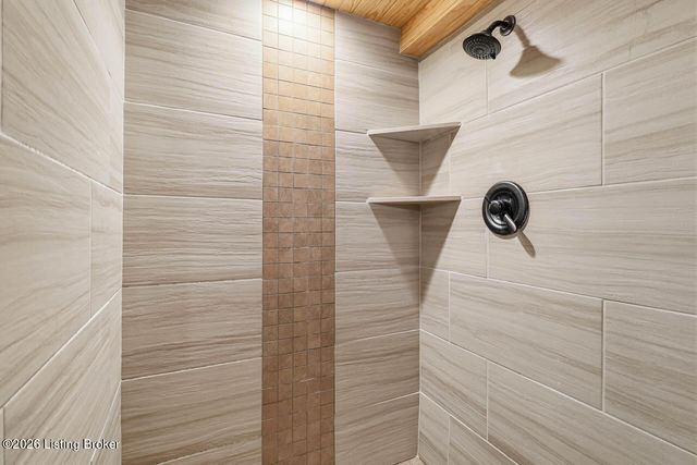 7206 Hollow Creek Rd, Louisville, KY 40228