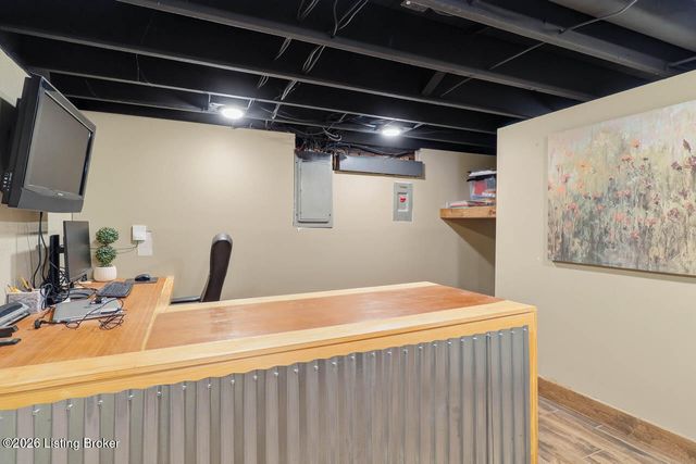 7206 Hollow Creek Rd, Louisville, KY 40228