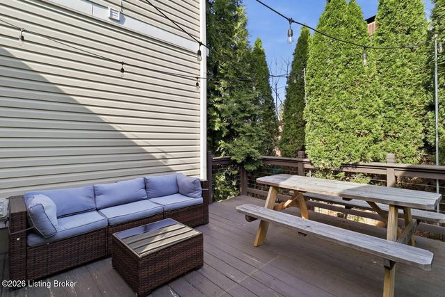 7206 Hollow Creek Rd, Louisville, KY 40228