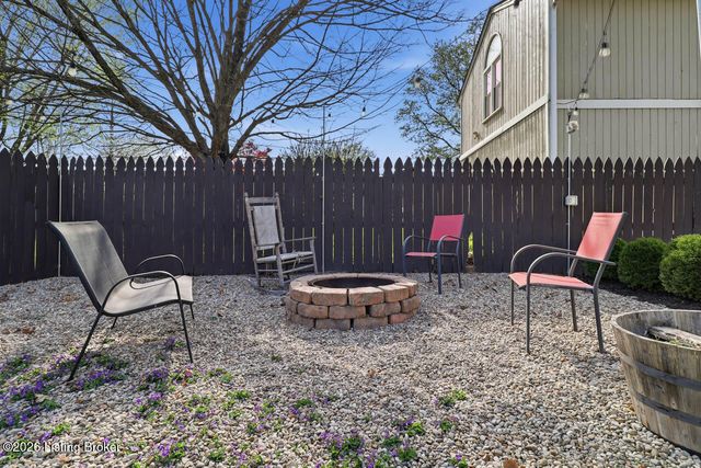 7206 Hollow Creek Rd, Louisville, KY 40228