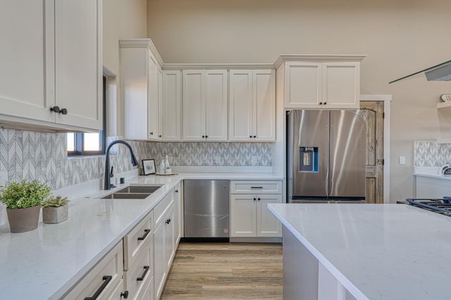 6 Lobo Drive, Moriarty, NM 87035