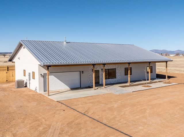 6 Lobo Drive, Moriarty, NM 87035