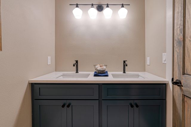 6 Lobo Drive, Moriarty, NM 87035