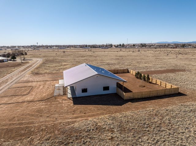 6 Lobo Drive, Moriarty, NM 87035