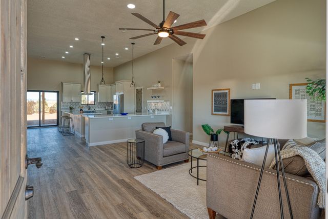 6 Lobo Drive, Moriarty, NM 87035