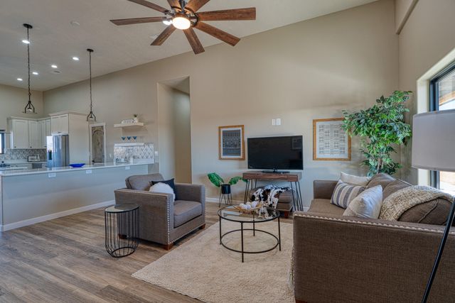 6 Lobo Drive, Moriarty, NM 87035