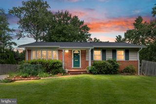 8520 PEPPERDINE DR, Vienna, VA 22180