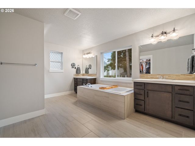 17671 Sw COBB Ln, Beaverton, OR 97007