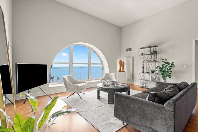 850 N Lake Shore Drive 305, Chicago, IL 60611