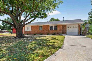 5618 NW Eisenhower Dr, Lawton, OK 73505