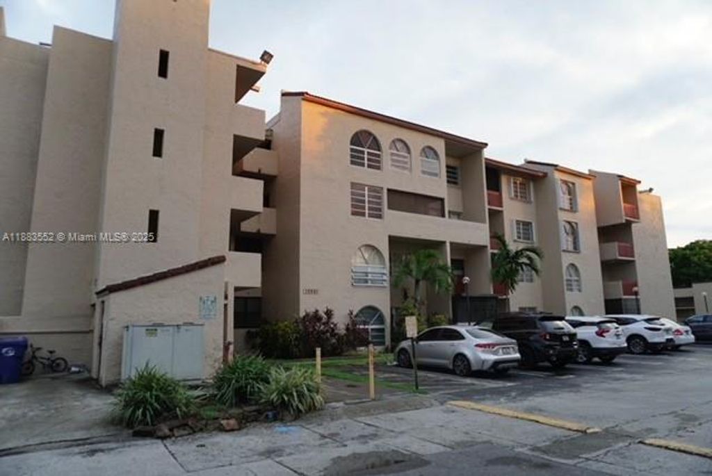 10661 SW 108th Ave 3B, Miami, FL 33176