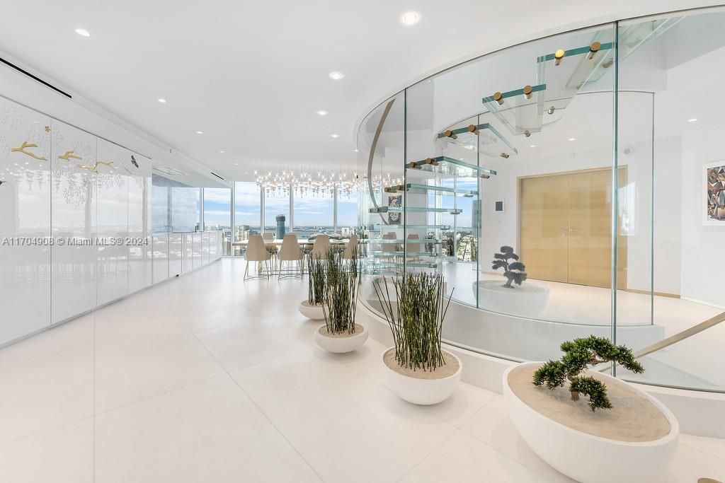 300 S Pointe Dr PH-5, Miami Beach, FL 33139