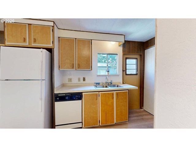 15931 OCEANVIEW Dr, Brookings, OR 97415